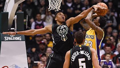 Με Γιάννη οι καλύτερες τάπες της χρονιάς στο NBA (video)