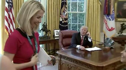 Ντόναλντ Τραμπ: Διέκοψε το τηλεφώνημα με τον Ιρλανδό πρωθυπουργό για να... φλερτάρει