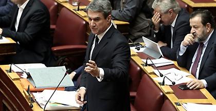 Νέα ερώτηση Λοβέρδου για λαθρεμπόριο τσιγάρων