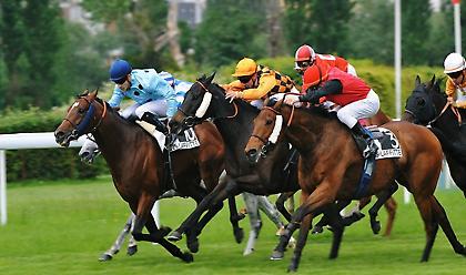 Είστε έτοιμοι να ταξιδέψουμε σε 3 χώρες για να κυνηγήσουμε καλά χρήματα στο ιπποδρομιακό στοίχημα;