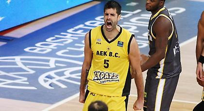 «Έδεσε» για τρία χρόνια τον Σάκοτα η ΑΕΚ