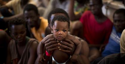 Μπλόκο στην είσοδο πλοίων με μετανάστες στα λιμάνια της εξετάζει η Ιταλία