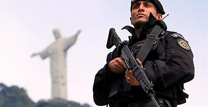 Βραζιλία: Εισέβαλε με το Ι.Χ. του στις πύλες του προεδρικού μεγάρου