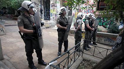 Μετωπική αστυνομικών-Τόσκα μετά το απαγορευτικό στα Εξάρχεια