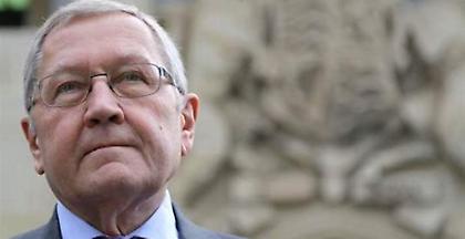 Ο Κλάους Ρέγκλινγκ επισκέφθηκε τον Λουκά Παπαδήμο στον Ευαγγελισμό