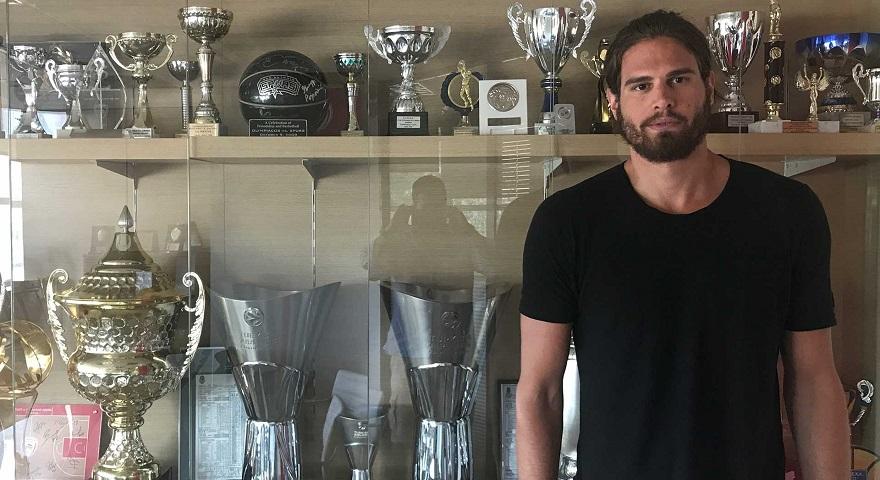 Μπόγρης: «Απάντησα αμέσως θετικά στον Ολυμπιακό»