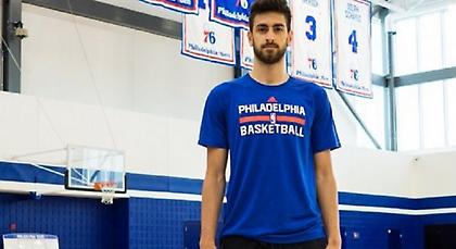 Στους Σίξερς ο Κορκμάζ!