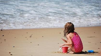 Ηράκλειο: 39χρονος θώπευε εννιάχρονη στη θάλασσα