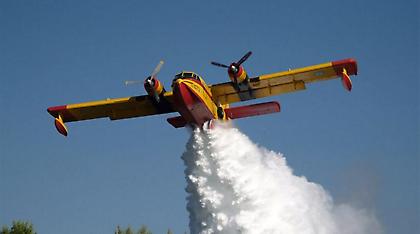 Έδιωξαν όλα τα Canadair από το αεροδρόμιο Ελευσίνας λόγω καύσωνα
