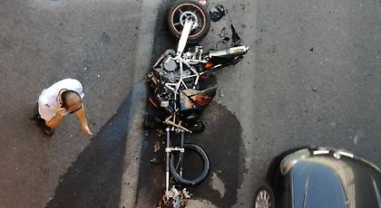 Σοκαριστικές εικόνες από τροχαίο στον Αλιμο: Νεκρός 32χρονος μοτοσικλετιστής (video)