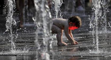 Συναγερμός λόγω καύσωνα σε Ρουμανία και Βουλγαρία -5 νεκροί, λιποθυμίες στο δρόμο