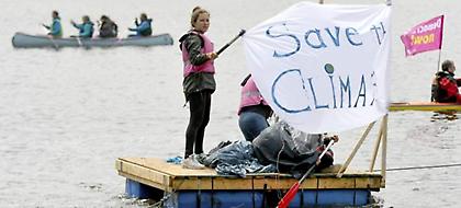 10.000 Γερμανοί διαμαρτύρονται για τη διεξαγωγή της G20 σε στεριά και θάλασσα (pics)