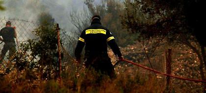 Μεγάλη φωτιά καίει τον Κότρωνα Λακωνίας -Κάηκαν σπίτια, κινδυνεύει το χωριό