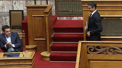 Μετωπική για όλα Τσίπρα με Μητσοτάκη με φόντο την οικονομία σήμερα στη Βουλή