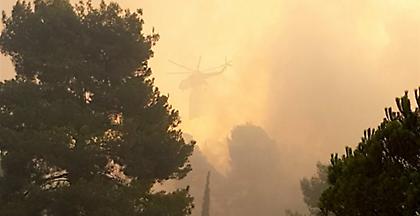 Μαίνεται η πυρκαγιά στη Μάνη - Καταγγελίες για καθυστερήσεις στην κατάσβεση