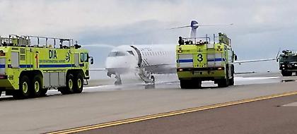 Ντένβερ: Αεροσκάφος προσγειώθηκε ενώ ο κινητήρας είχε τυλιχθεί στις φλόγες (pics/video)