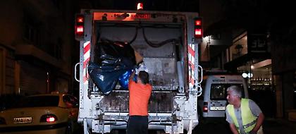 Πειραιάς: Χρειάζονται άλλες τρεις ημέρες για να μαζευτούν τα σκουπίδια