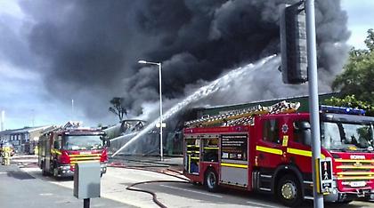 Βρετανία: Μεγάλη φωτιά σε κέντρο paintball - Δύο άτομα εγκλωβισμένα