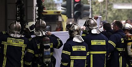 Αναζωπυρώνεται η διαμάχη των πυροσβεστών με το υπουργείο Προστασίας