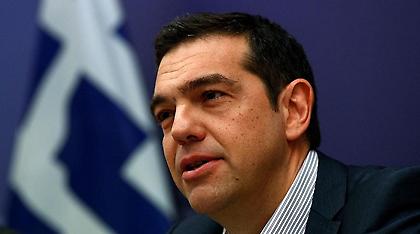 Επίσκεψη Τσίπρα στην αεροπορική βάση πυρόσβεσης της Ελευσίνας