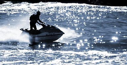 Ταχύπλοο παρέσυρε και σκότωσε 54χρονο ψαροντουφεκά στη Χαλκιδική