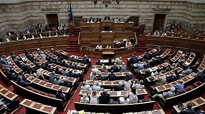 Στη Βουλή το σχέδιο του Γκλεν Κιμ για «κουπόνια» και παράλληλο νόμισμα