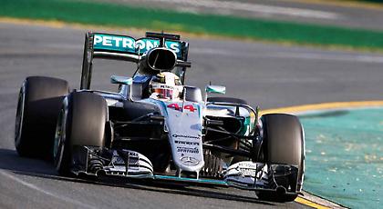 Πρώτος οριακά ο Χάμιλτον