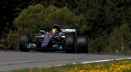 Πρωτιά για Χάμιλτον