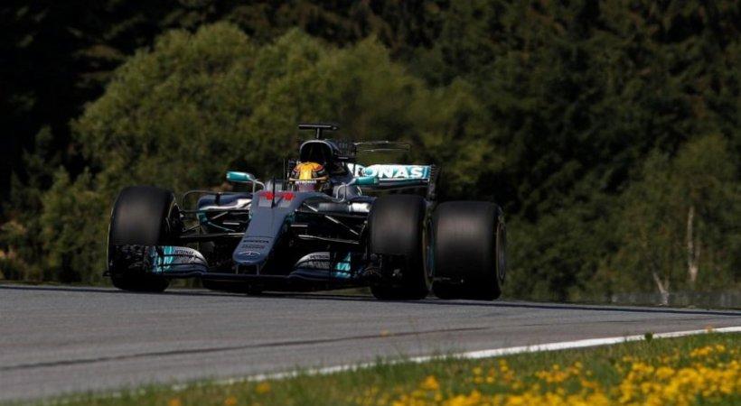 Πρωτιά για Χάμιλτον