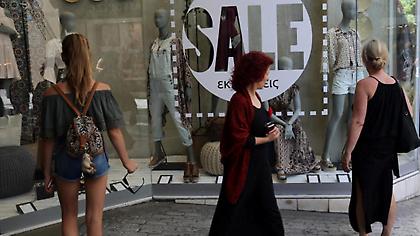 Ξεκινούν οι θερινές εκπτώσεις από τη Δευτέρα