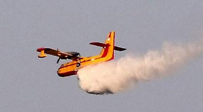 Δύο καναντέρ για τις μεγάλες πυρκαγιές στο Λασίθι -Εκτός ελέγχου η φωτιά