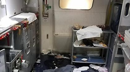 Αεροσυνοδός εξουδετέρωσε ταραξία επιβάτη χτυπώντας τον στο κεφάλι με δύο μπουκάλια κρασί!