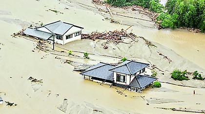 Φονικές πλημμύρες στην Ιαπωνία: Τουλάχιστον 20 νεκροί