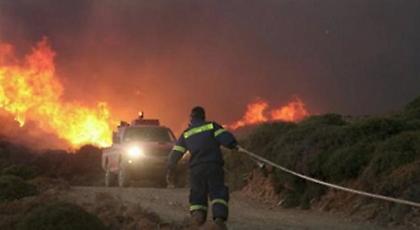 Υπό μερικό έλεγχο η φωτιά στην Ανατολή Ιεράπετρας Κρήτης