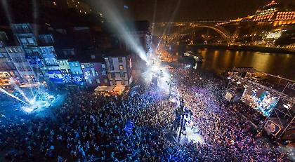 Πλήθος κόσμου και φαντασμαγορικό σόου στην παρουσίαση της νέας φανέλας της Πόρτο! (pic/vid)