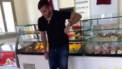 Με εσπαντρίγιες και αερόμπαλα «σκοράρει» ο Μανωλάς (video)