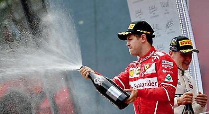 Ferrari: «Το συμβόλαιο περιμένει τον Φέτελ»