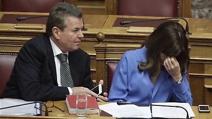 60 βουλευτές ΣΥΡΙΖΑ κατά Πετρόπουλου για τις κατασχέσεις