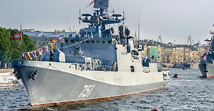 Ρωσική φρεγάτα εν πλω για να βομβαρδίσει τζιχαντιστές