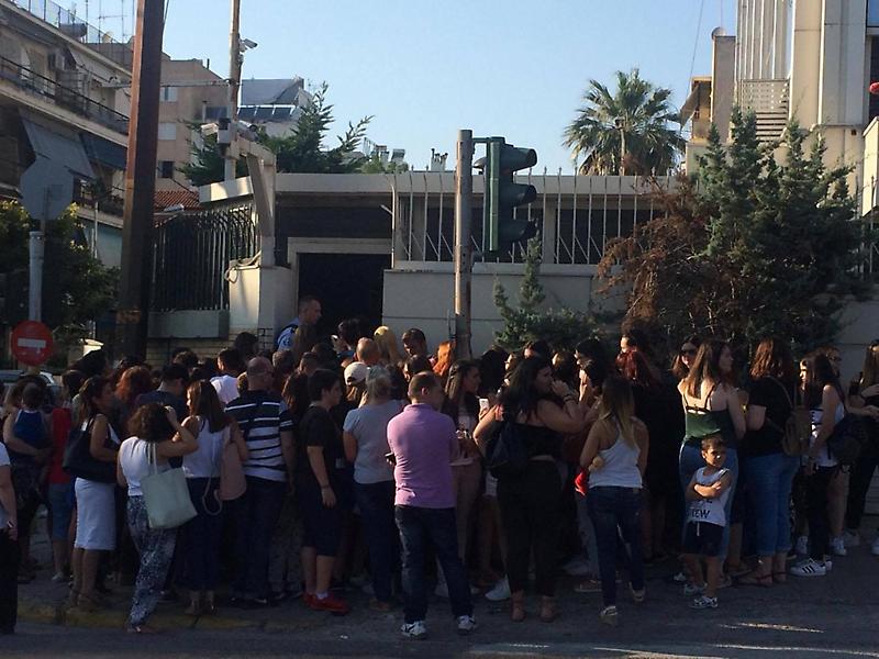 Πανικός για τον Ντάνο έξω από τον ΣΚΑΪ! (pics)