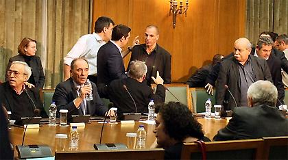 «Εντυπωσίασε» το υπουργικό το σχέδιο για πληρωμές μισθών με κουπόνια