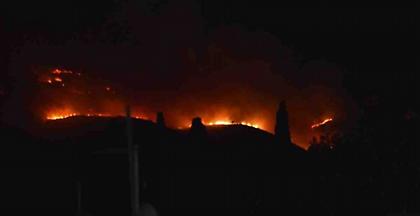 Μαίνονται οι φωτιές σε Ναυάγιο Ζακύνθου - Εξωχώρι Μεσσηνίας