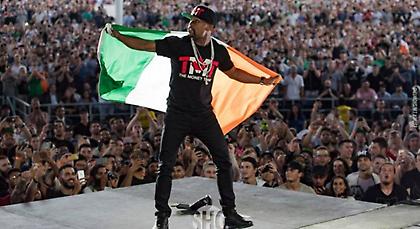 Σόου Μεϊγουέδερ με την ιρλανδική σημαία – ΜακΓκρέγκορ: «Είσαι μια γριά σκύλα» (video)