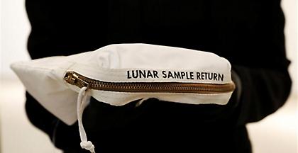 Χαμένος σάκος του αστροναύτη Άρμστρονγκ αναμένεται να πωληθεί έως και 4 εκατ. δολάρια