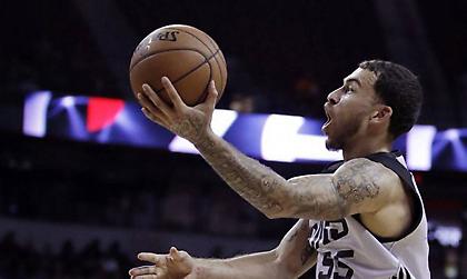 Απίθανη εμφάνιση από Μάικ Τζέιμς (video)