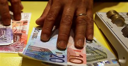 «Κίνδυνος να τιναχθεί στον αέρα ο προϋπολογισμός με τις παροχές στους ΟΤΑ»