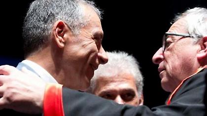 Γιούνκερ για Σταύρο Θεοδωράκη : «I know. Τhe river»