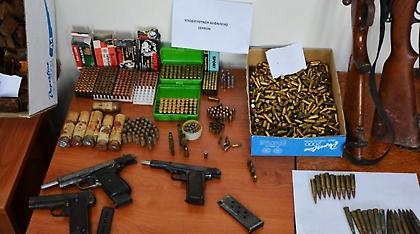 Σέρρες: Δείτε το οπλοστάσιο που είχε στο σπίτι του 48χρονος