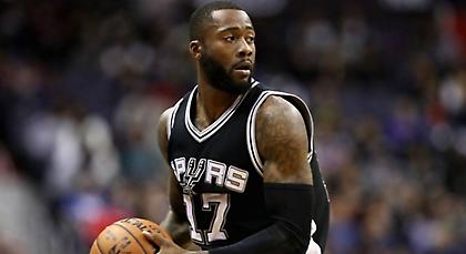 Στους Μάτζικ ο Σίμονς