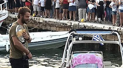 Aποθέωσαν τον Ντάνο στη Σκιάθο: Δείτε βίντεο από την υποδοχή του